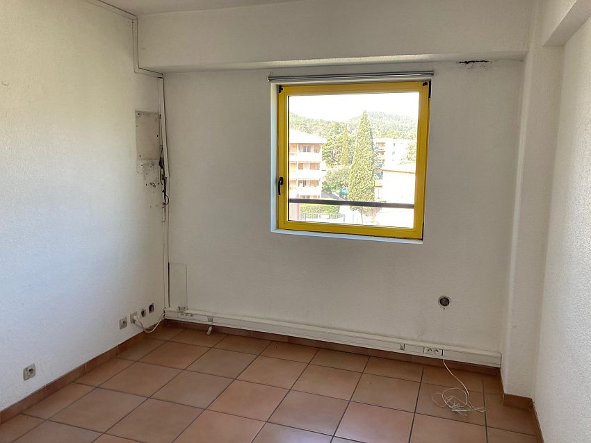 Bureau Location 83170 BRIGNOLES