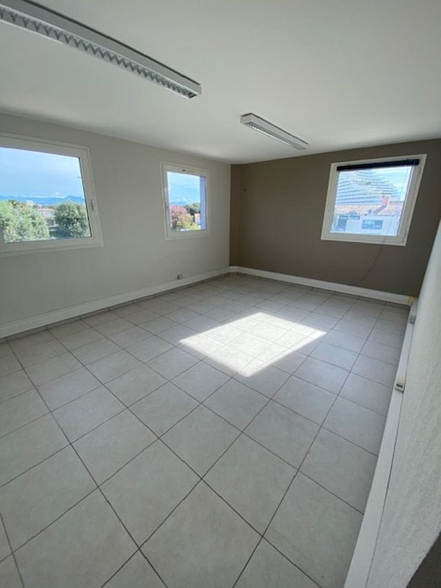 Bureau Location 06270 VILLENEUVE LOUBET