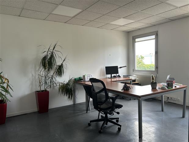 Local d'activités Location 69120 VAULX EN VELIN 4 RUE JACQUES MONOD