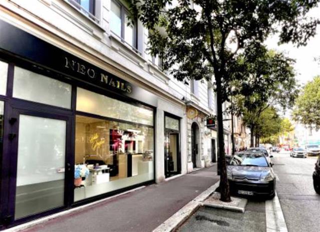 Commerce Location 06600 ANTIBES 15 AVENUE ROBERT SOLEAU