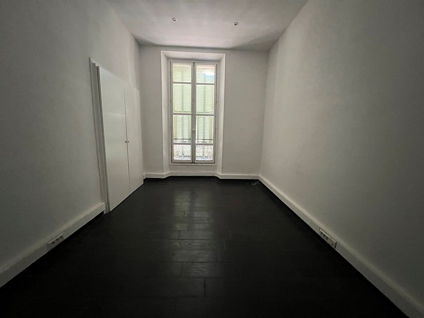 Bureau Location 06000 NICE