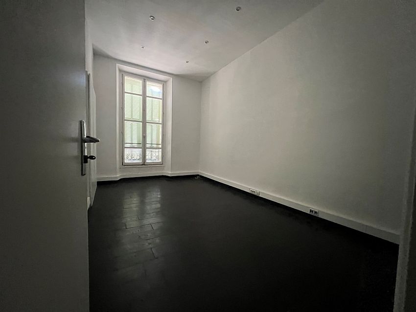 Bureau Location 06000 NICE