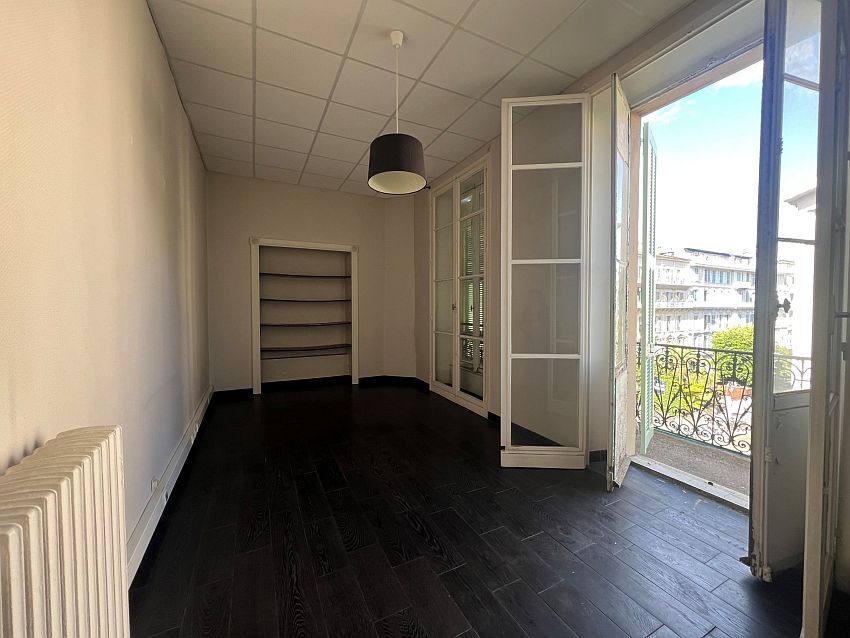 Bureau Location 06000 NICE