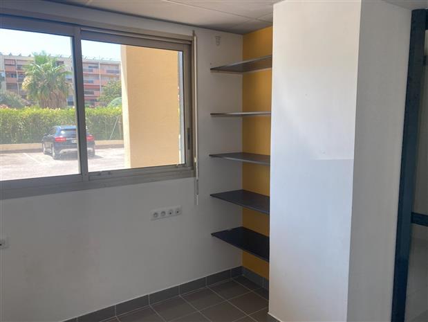 Commerce Location 83400 HYERES