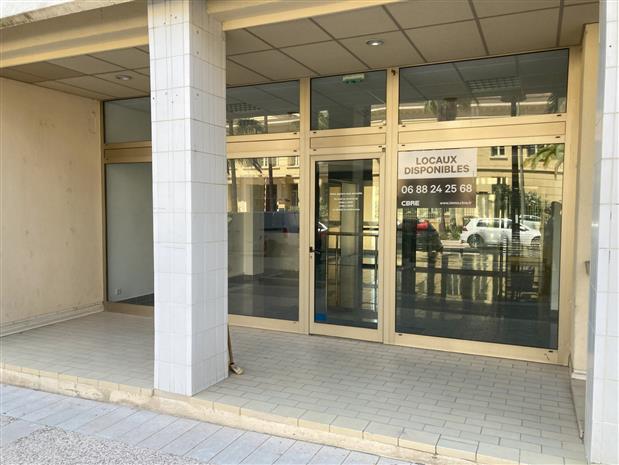 Commerce Location 83400 HYERES