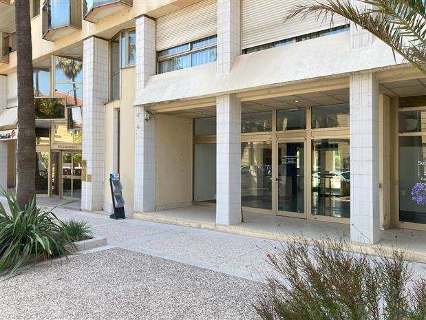 Commerce Location 83400 HYERES