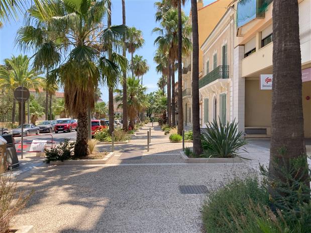 Commerce Location 83400 HYERES