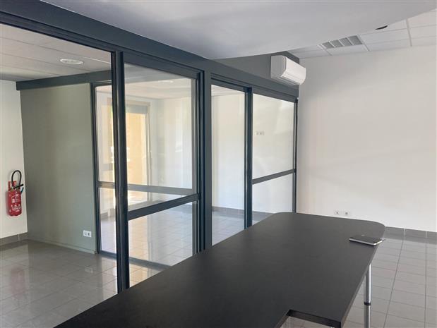Commerce Location 83400 HYERES