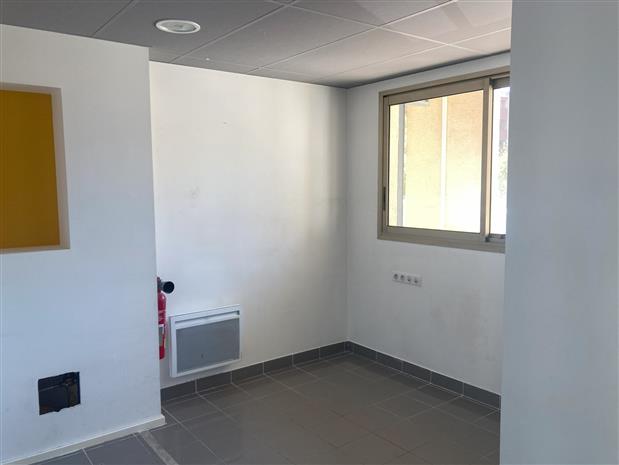 Commerce Location 83400 HYERES