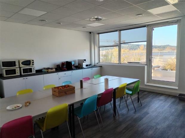 Bureau Location 13590 MEYREUIL