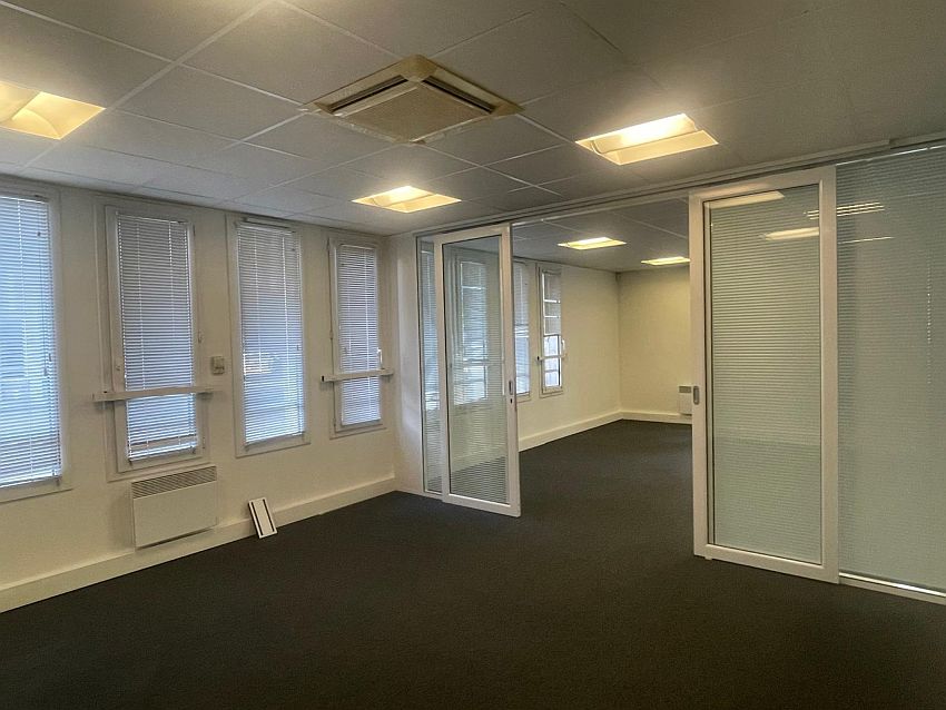 Bureau Vente/Location 33300 BORDEAUX 8 RUE DU PROFESSEUR ANDRE LAVIGNOLLE