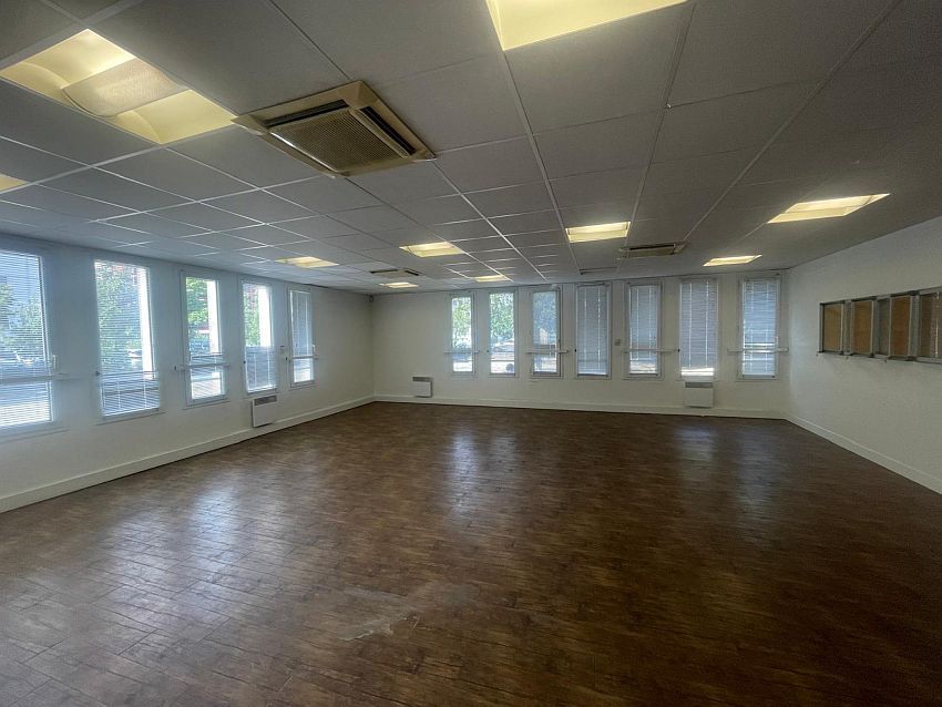 Bureau Vente/Location 33300 BORDEAUX 8 RUE DU PROFESSEUR ANDRE LAVIGNOLLE