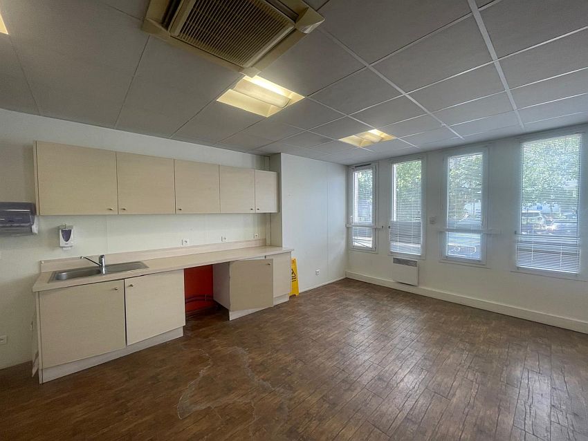 Bureau Vente/Location 33300 BORDEAUX 8 RUE DU PROFESSEUR ANDRE LAVIGNOLLE