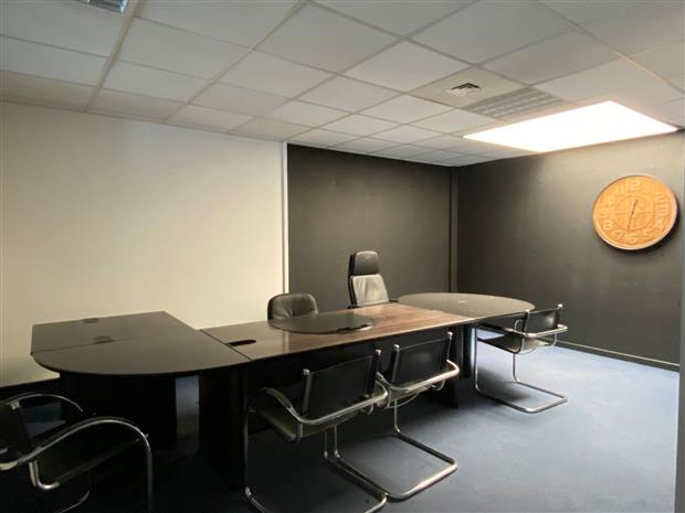 Bureau Location 34130 MAUGUIO