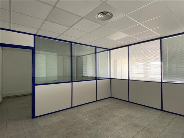 Bureau Location 34130 MAUGUIO