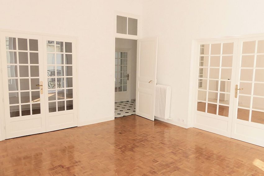 Bureau Location 06000 NICE