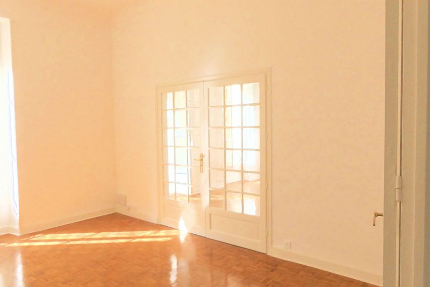 Bureau Location 06000 NICE