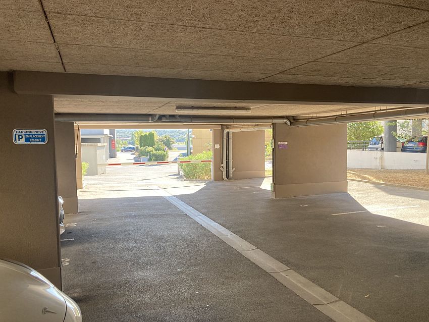 Bureau Location 83600 FREJUS