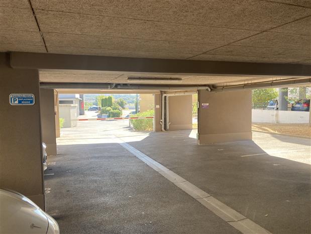 Bureau Location 83600 FREJUS