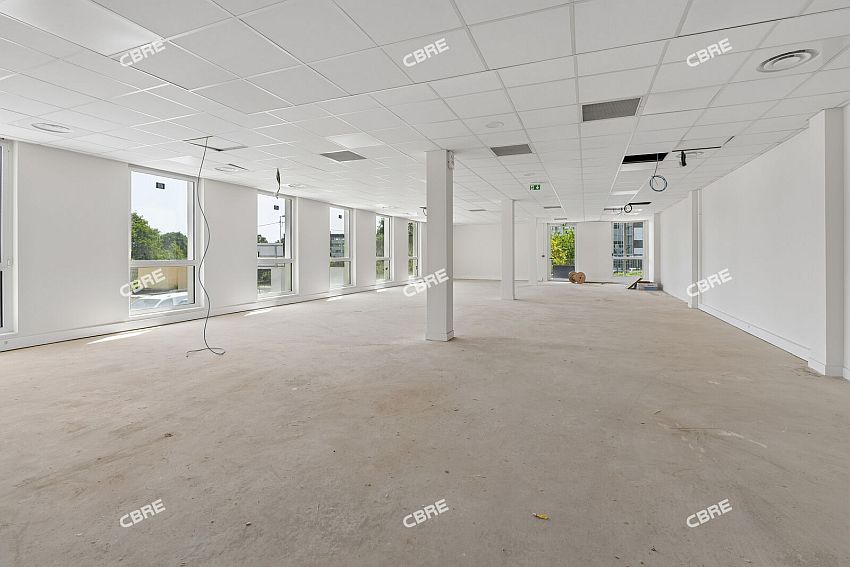 Bureau Location 33185 LE HAILLAN 5 RUE ADRIENNE BOLLAND