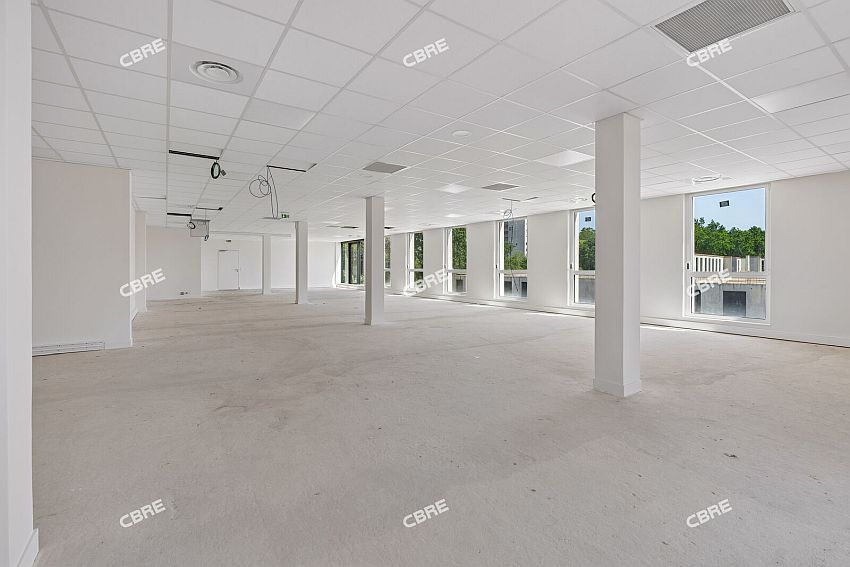 Bureau Location 33185 LE HAILLAN 5 RUE ADRIENNE BOLLAND