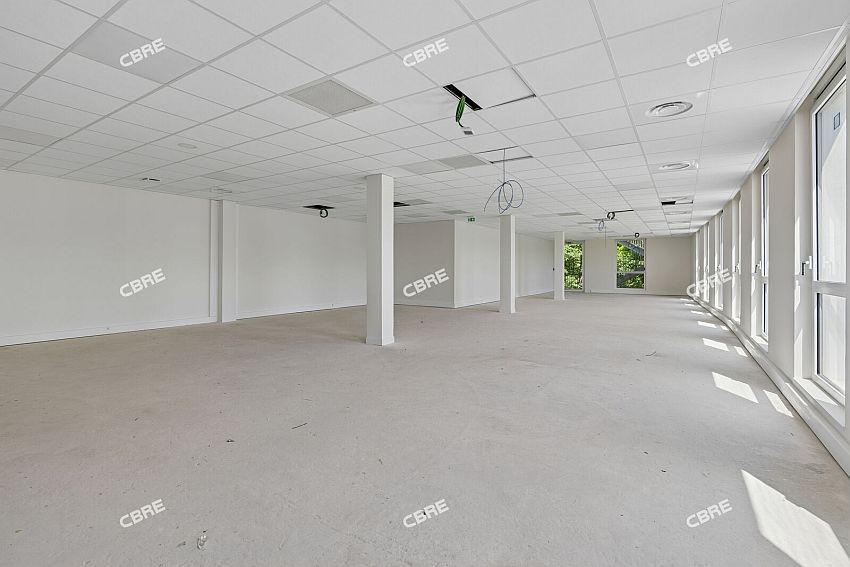 Bureau Location 33185 LE HAILLAN 5 RUE ADRIENNE BOLLAND