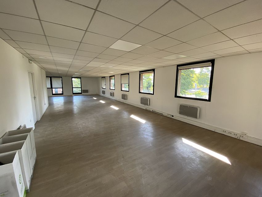 Bureau Location 59260 LEZENNES