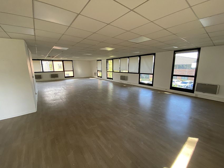 Bureau Location 59260 LEZENNES