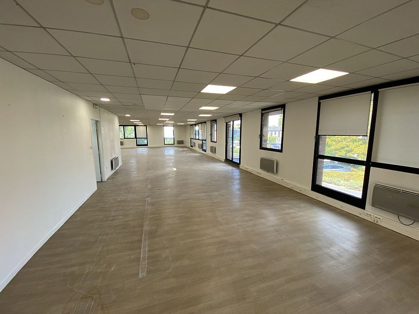 Bureau Location 59260 LEZENNES