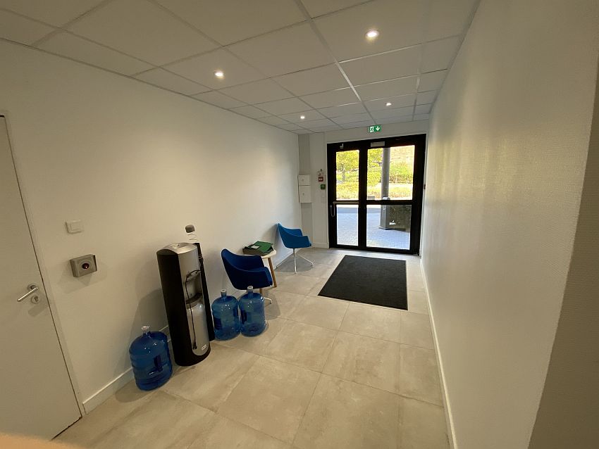 Bureau Location 59260 LEZENNES