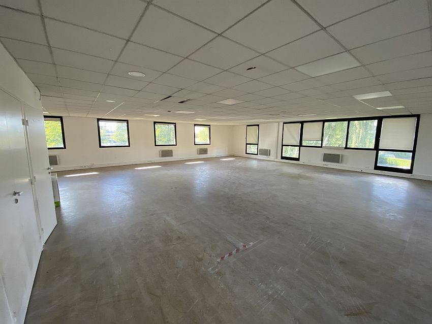 Bureau Location 59260 LEZENNES