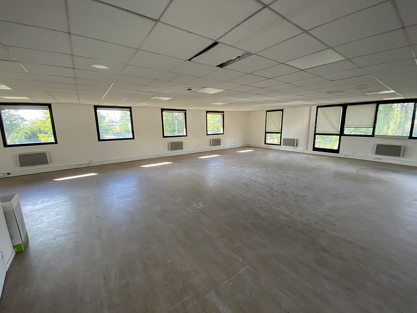 Bureau Location 59260 LEZENNES