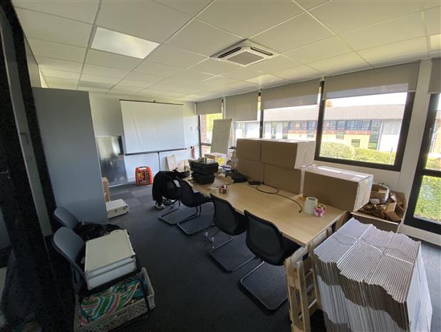 Bureau Location 59260 LEZENNES