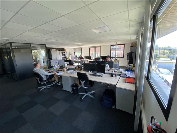 Bureau Location 59260 LEZENNES