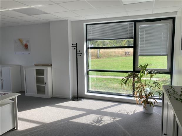 Bureau Location 59810 LESQUIN