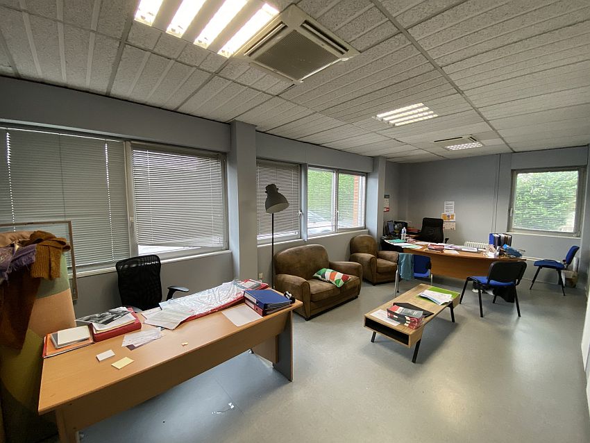 Bureau Location 59160 LOMME
