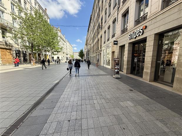 Commerce Location 69002 LYON 75 RUE DE LA REPUBLIQUE