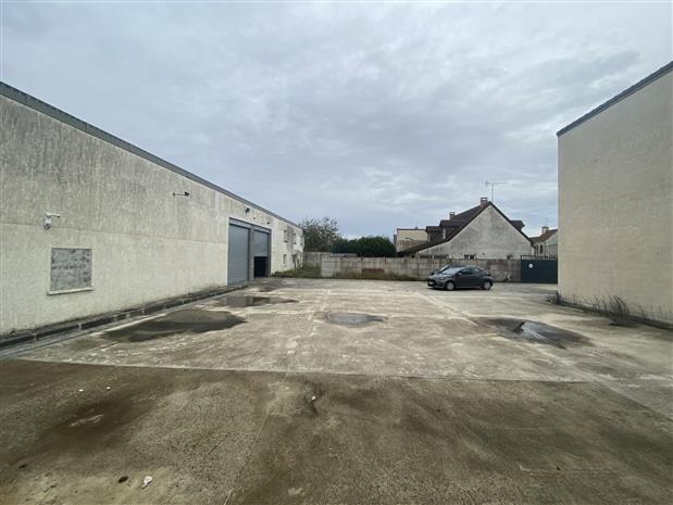 Entrepôt / Local d'activités Vente/Location 77230 VILLENEUVE SOUS DAMMARTIN