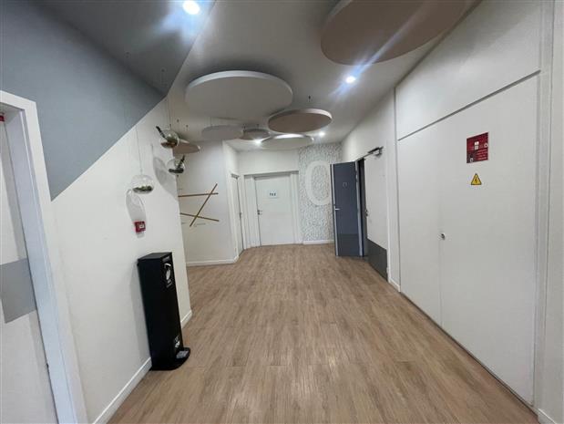 Bureau Location 33300 BORDEAUX 1 PLACE RAVEZIES