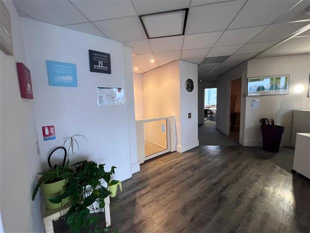 Bureau Location 33700 MERIGNAC 15BIS ALLEE JAMES WATT
