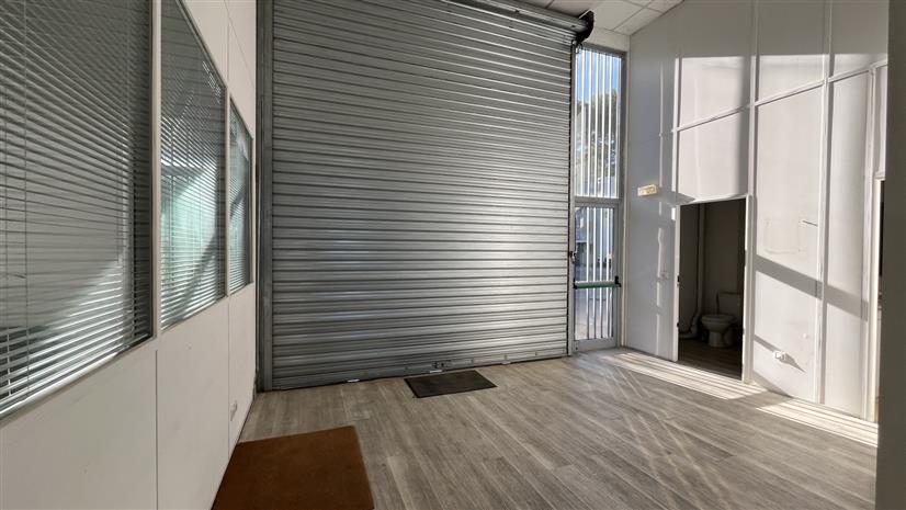 Local d'activités Location 06600 ANTIBES 165 RUE DES CISTES