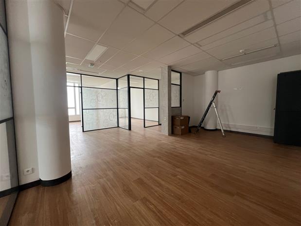 Bureau Location 06200 NICE