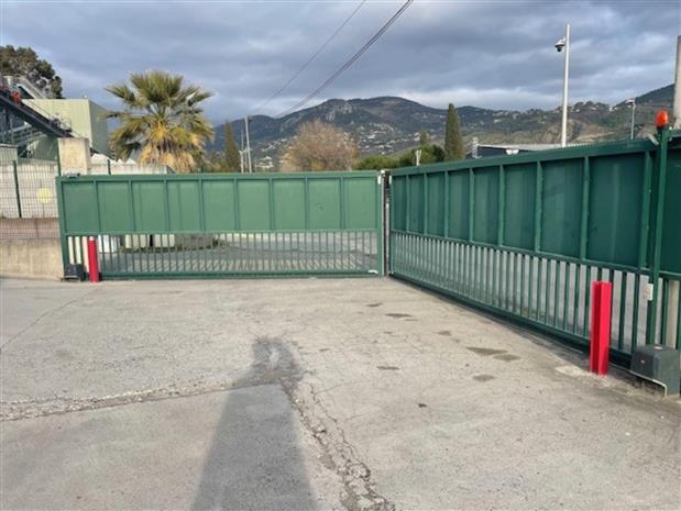 Local d'activités Location 06510 CARROS