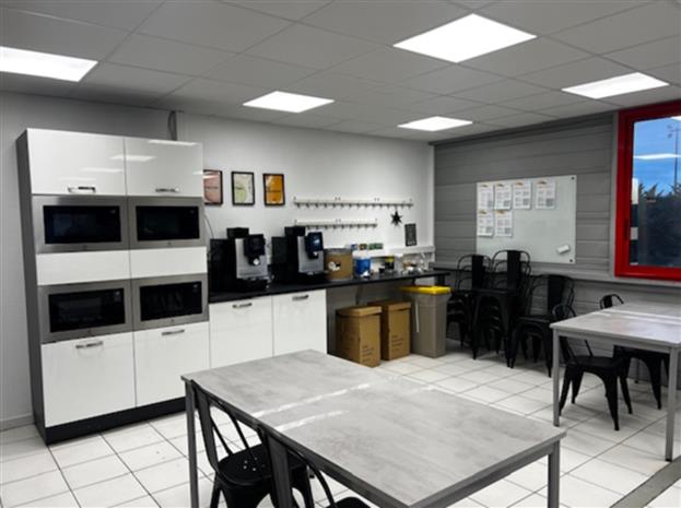 Entrepôt / Local d'activités Location 13290 AIX EN PROVENCE