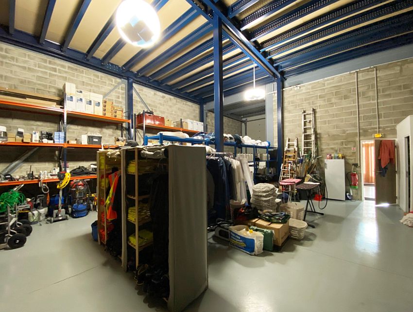 Local d'activités Vente 78810 FEUCHEROLLES