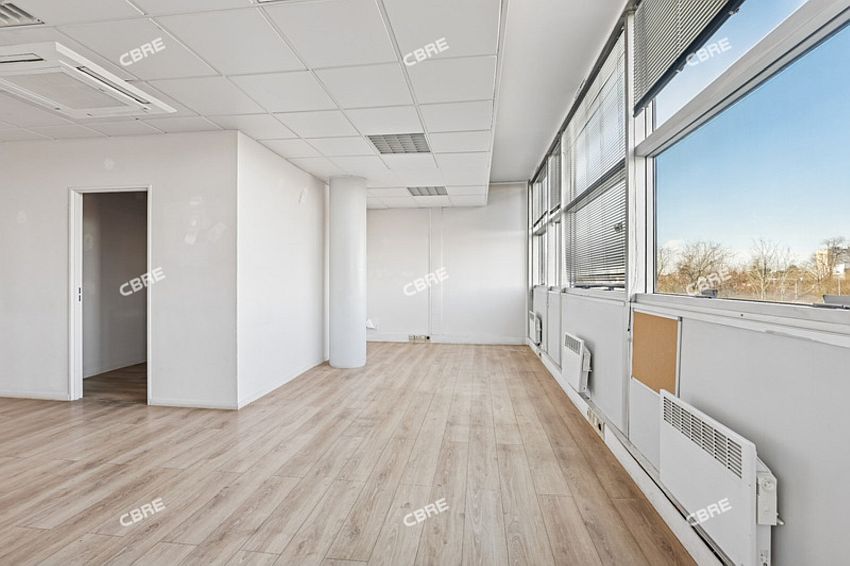 Bureau Location 93230 ROMAINVILLE