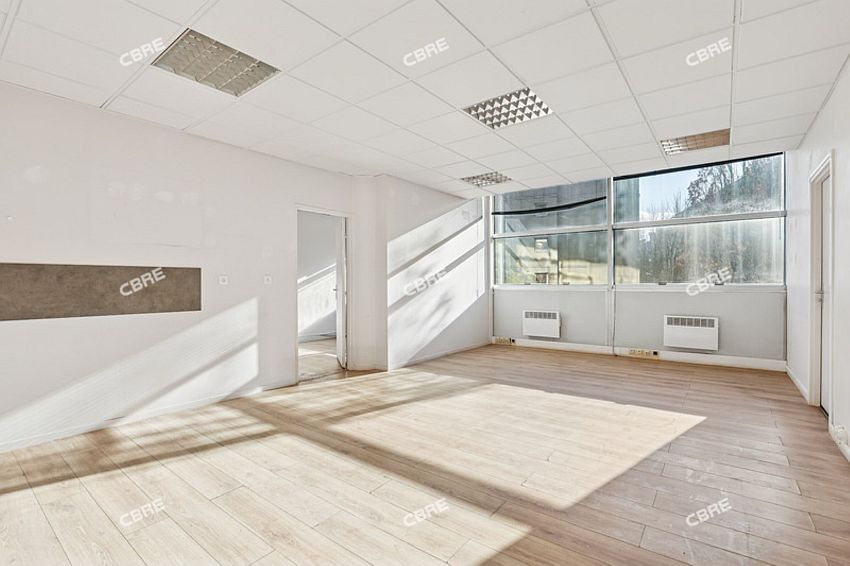 Bureau Location 93230 ROMAINVILLE