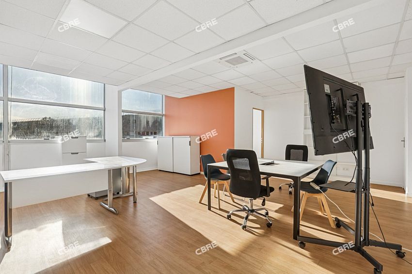 Bureau Location 93230 ROMAINVILLE