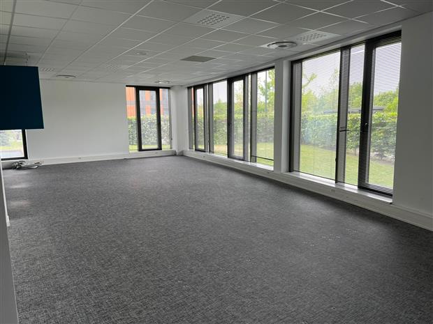 Bureau Location 59810 LESQUIN