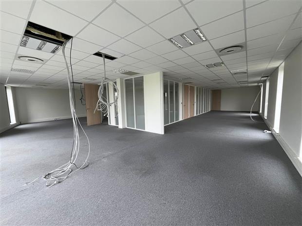 Bureau Location 59810 LESQUIN
